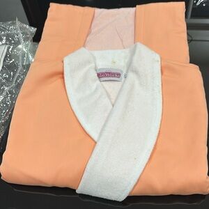 The Robeworks Bathrobe Size Large in Salmon Color